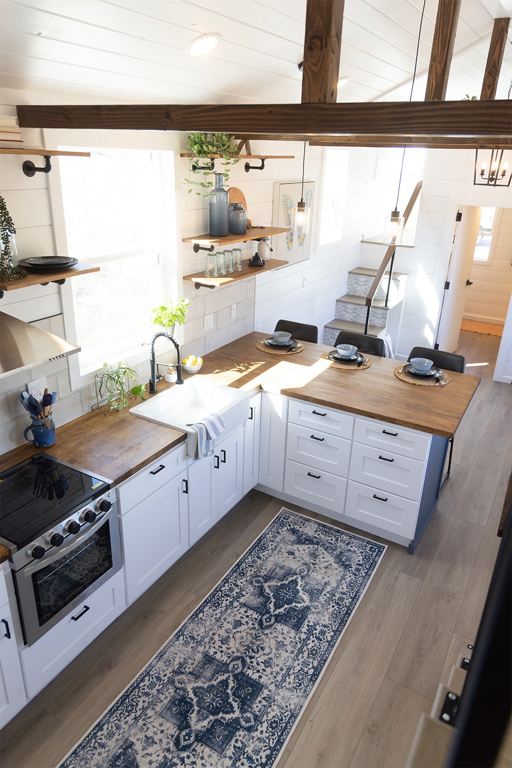 L-shaped kitchen layout in the Dream Tree by Lifescape Builders