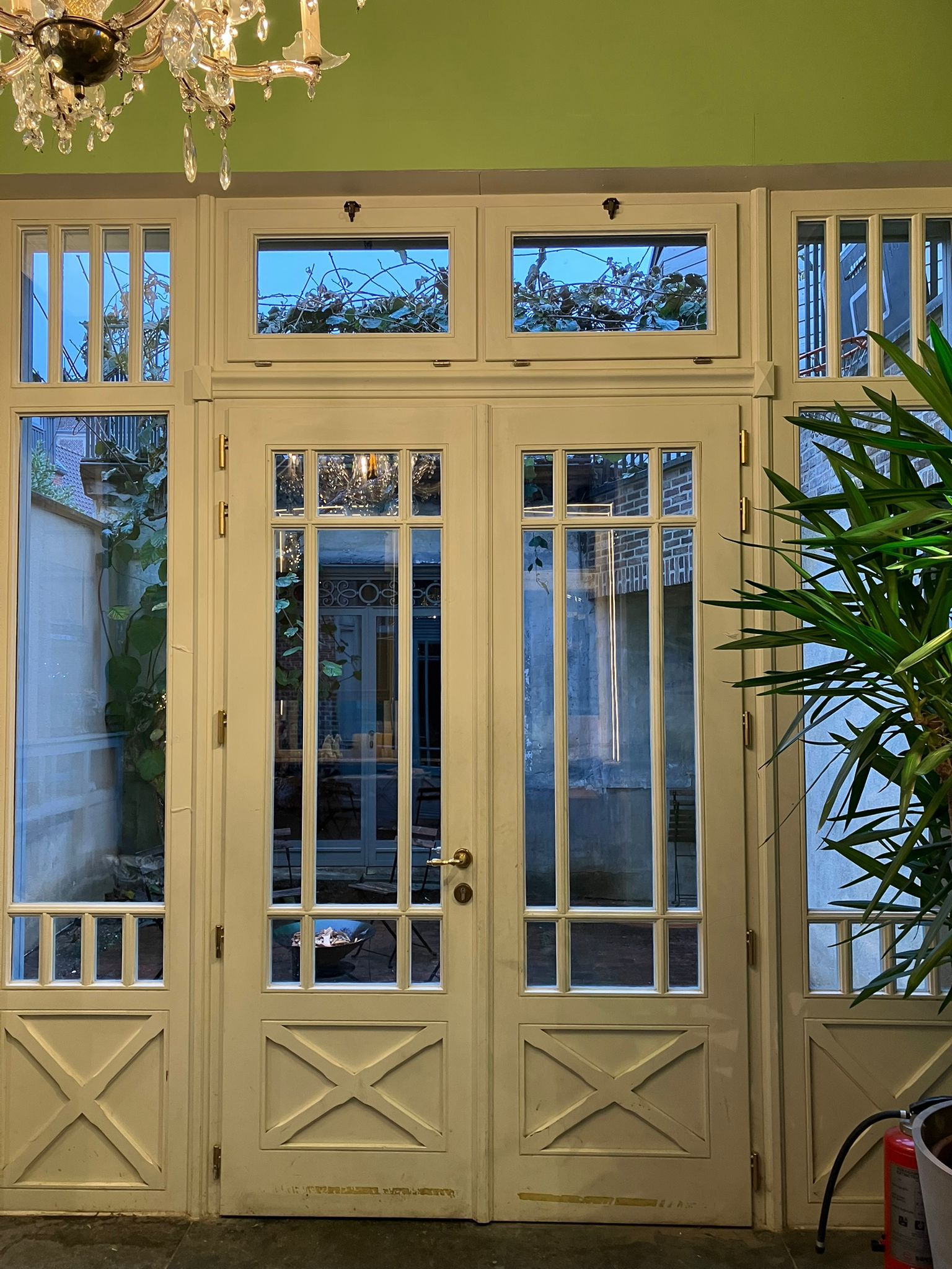 Padelruimte aan het poetsen