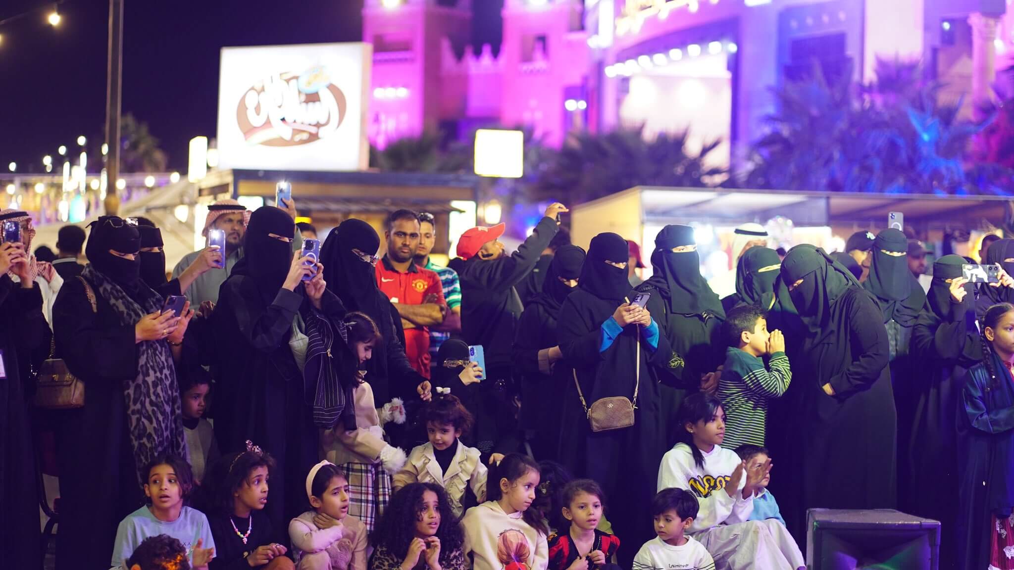 Crowd in Riyadh enjoying the performance