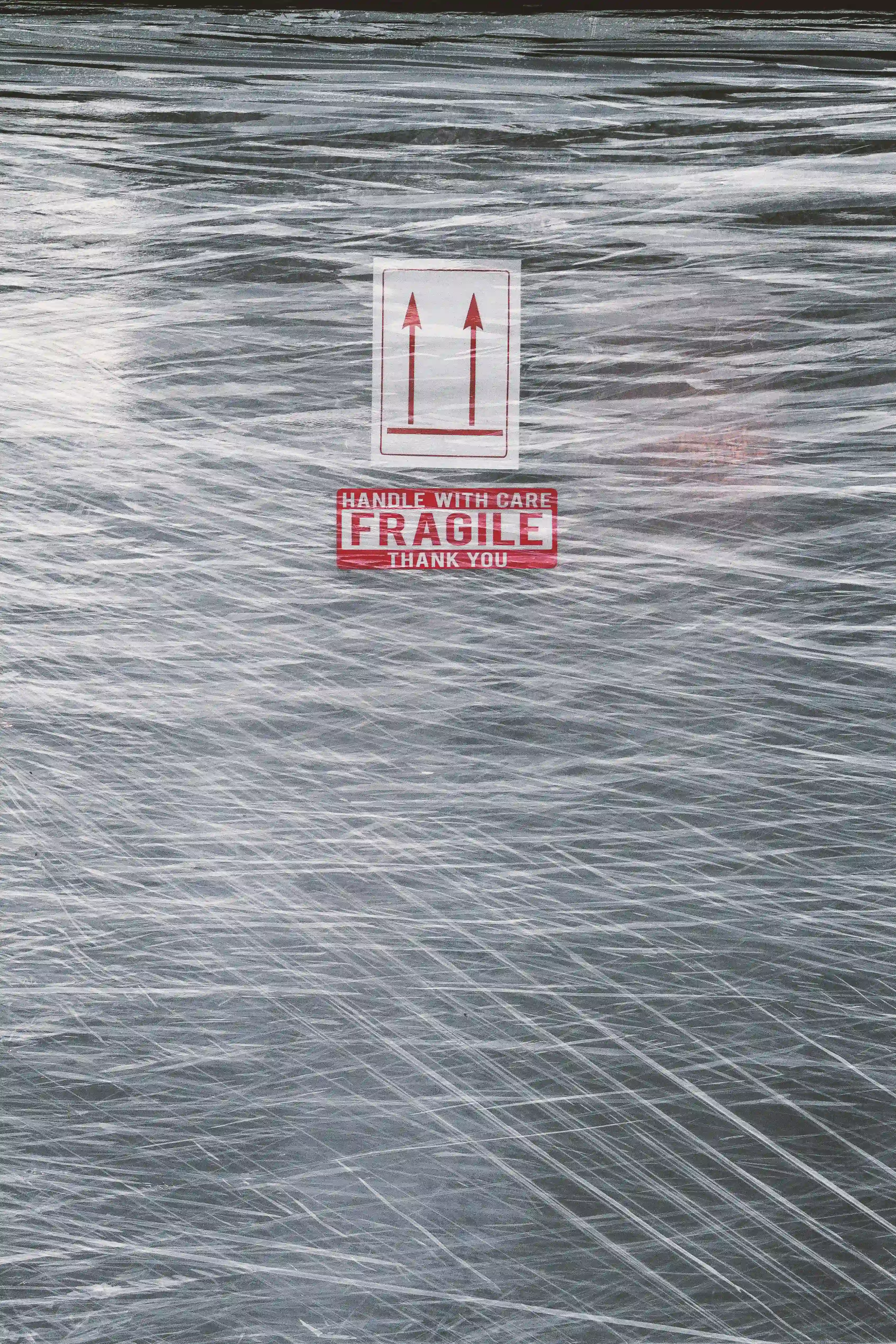 Sticker on a package with text saying "Fragile".