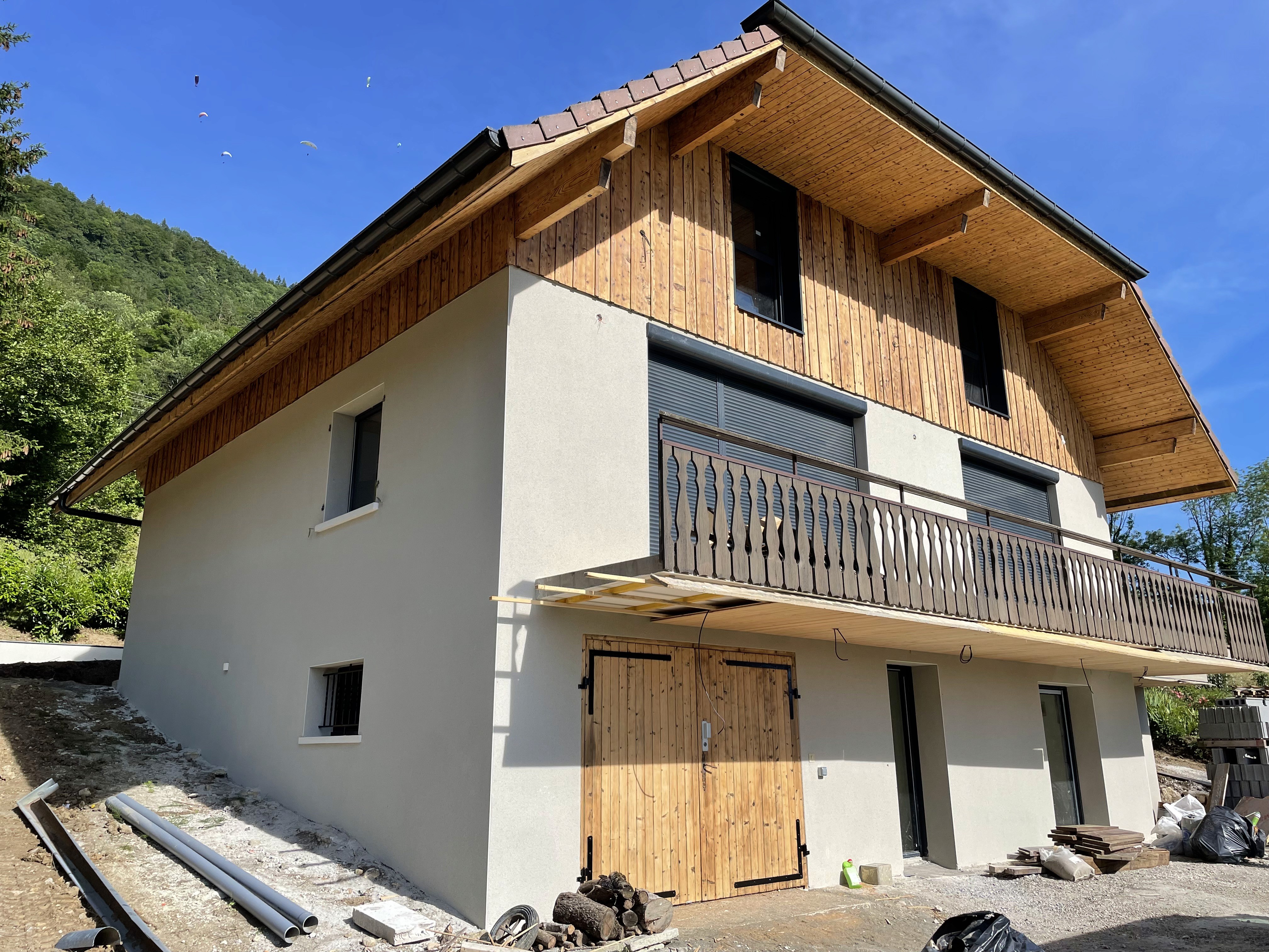 Ravalement de façade et rénovation du bardage bois d’une maison près d’Annecy