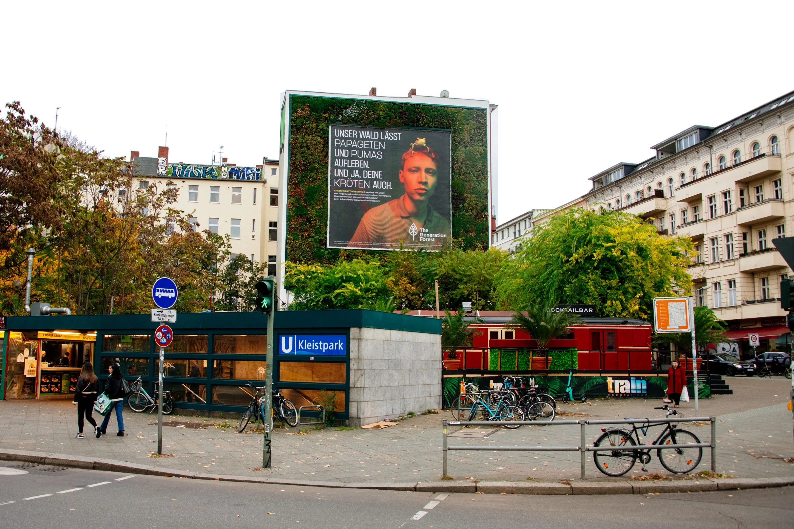 Riesenposter am Kleistpark in Berlin