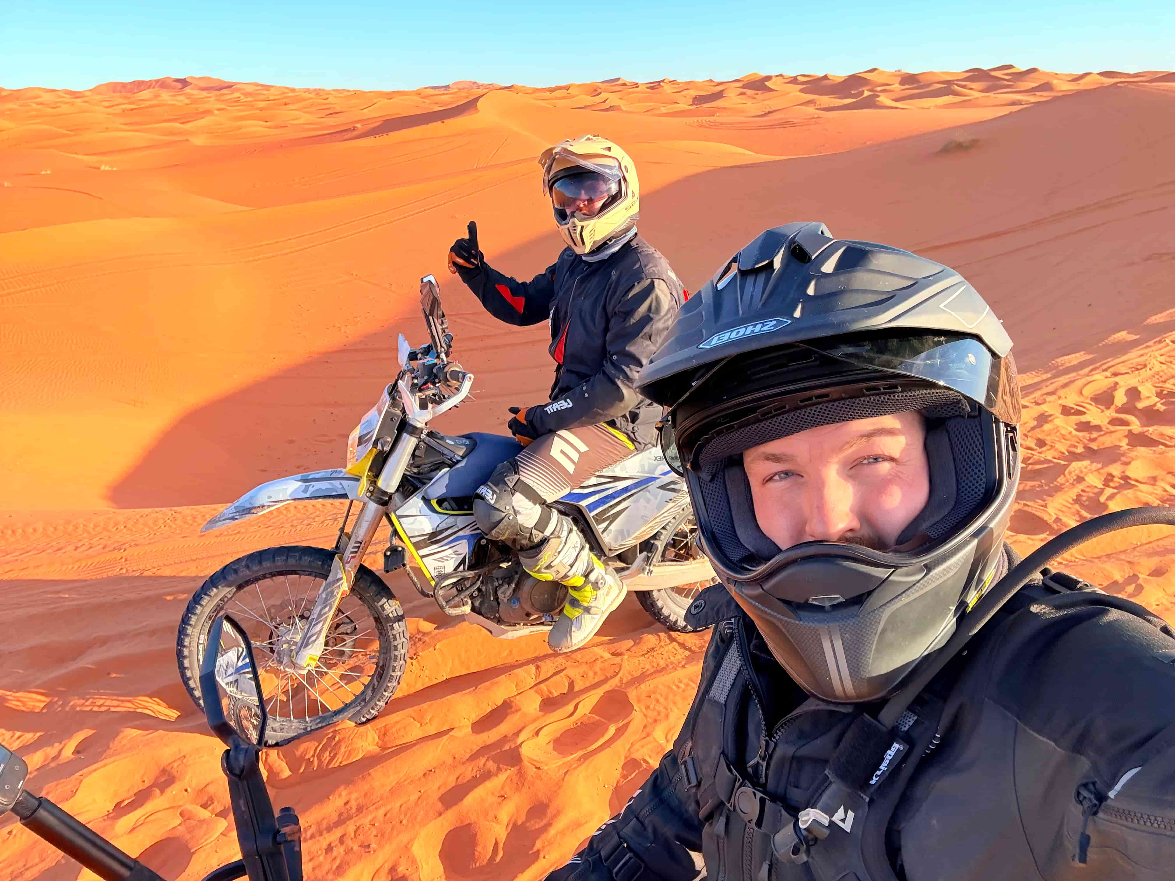 Мотоциклы у бассейна — база туров Lepei.tours