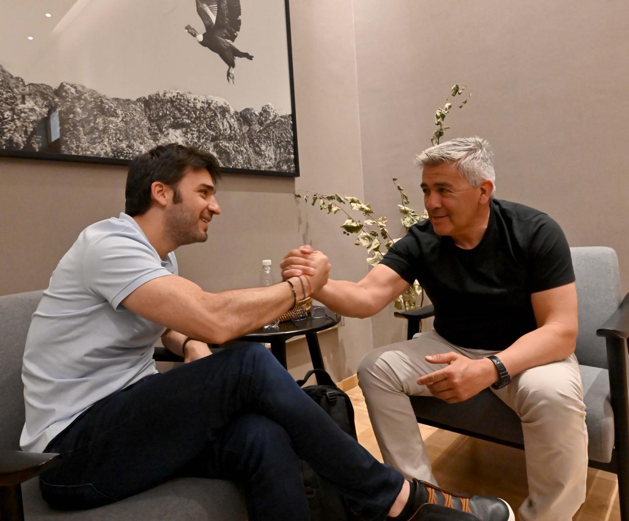 El titular del Ejecutivo se reunió con el intendente de Gobernador Costa, Miguel Gómez.