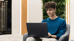 Illustration of a person studying French with an open book and a desk lamp, alongside the French flag and the word 'Français' in elegant script. The image represents French language learning and immersion.