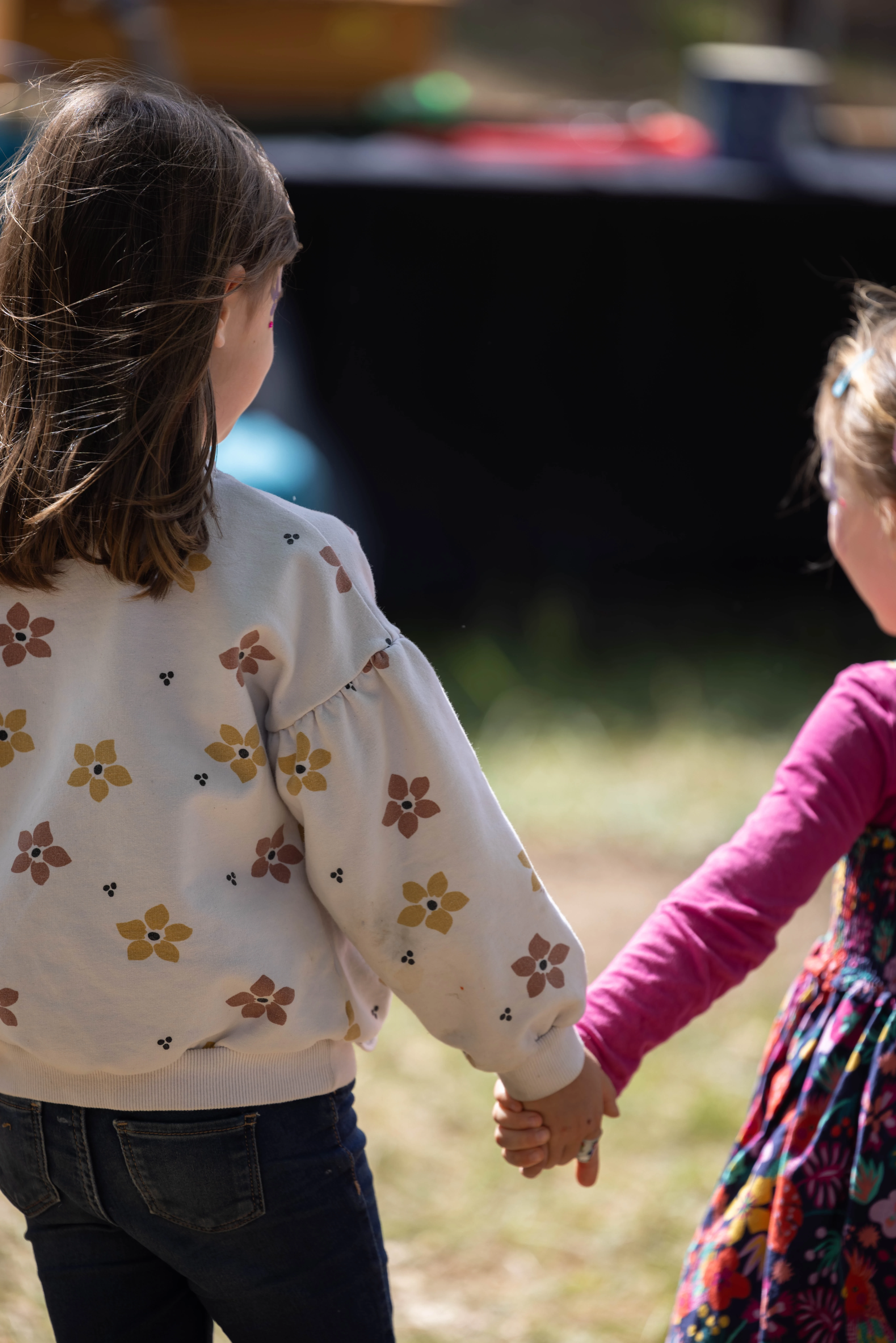 enfants-main-dans-la-main-la-belle-verte