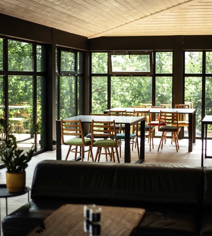 Przestronna jadalnia w hotelu Villa Stara Apteka w srebrnej górze