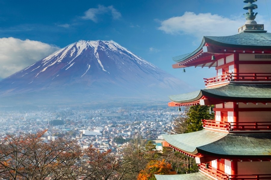 View of Mount Fuji and Chureito Pagoda, highlighting Prepared Travel’s culturally rich, allergy-aware travel experiences in Asia.