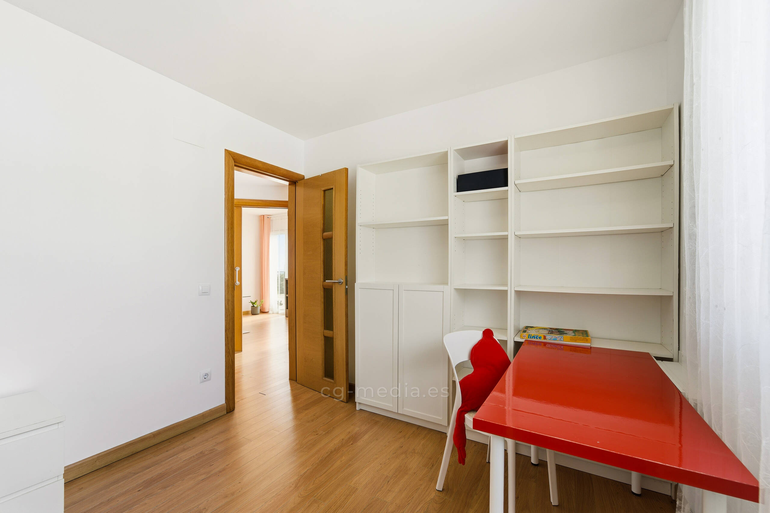 woman with blue eyes and red lipstick