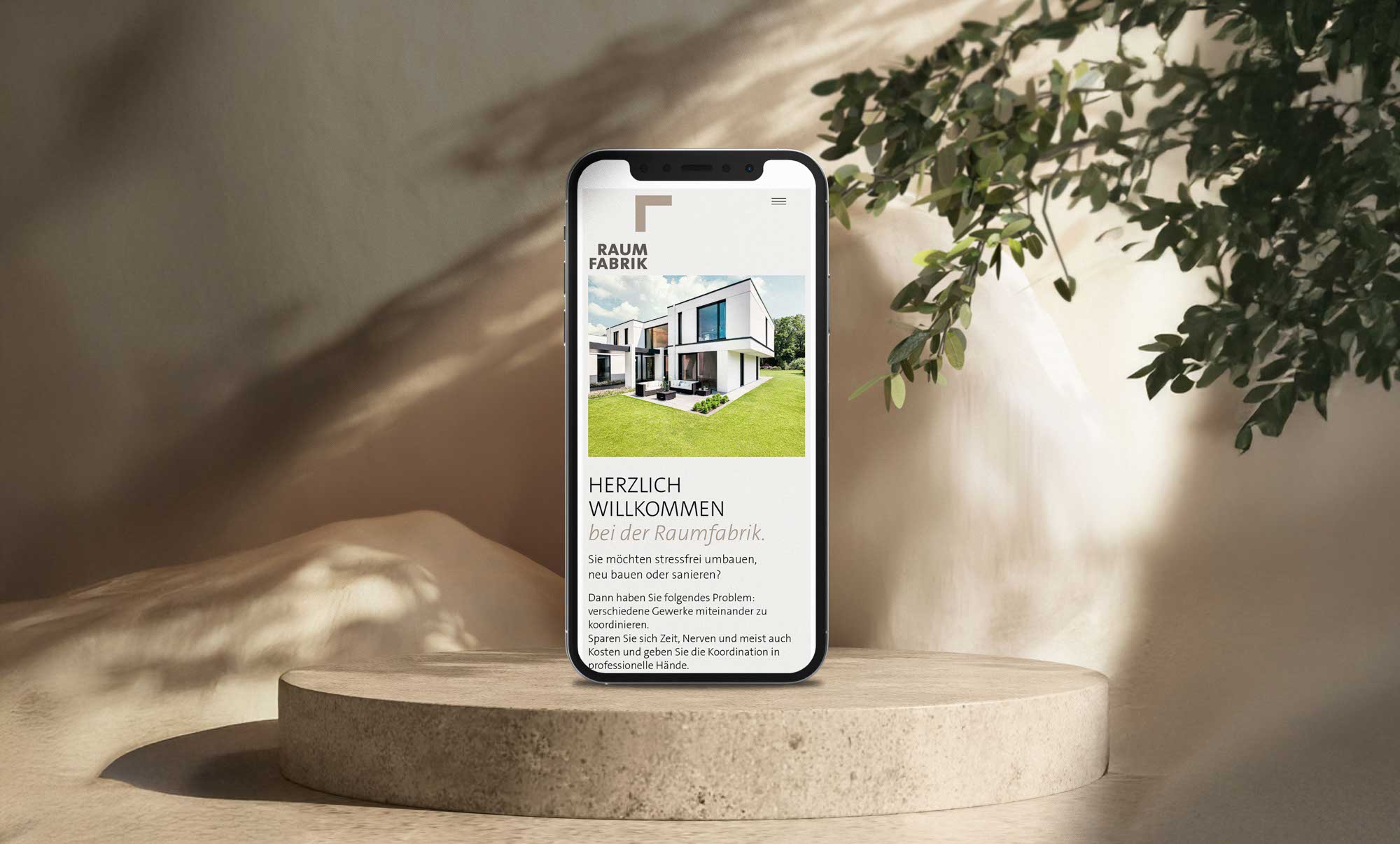 Mobile Version der Raumfabrik-Website – responsive Darstellung auf Smartphone mit intuitiver Navigation