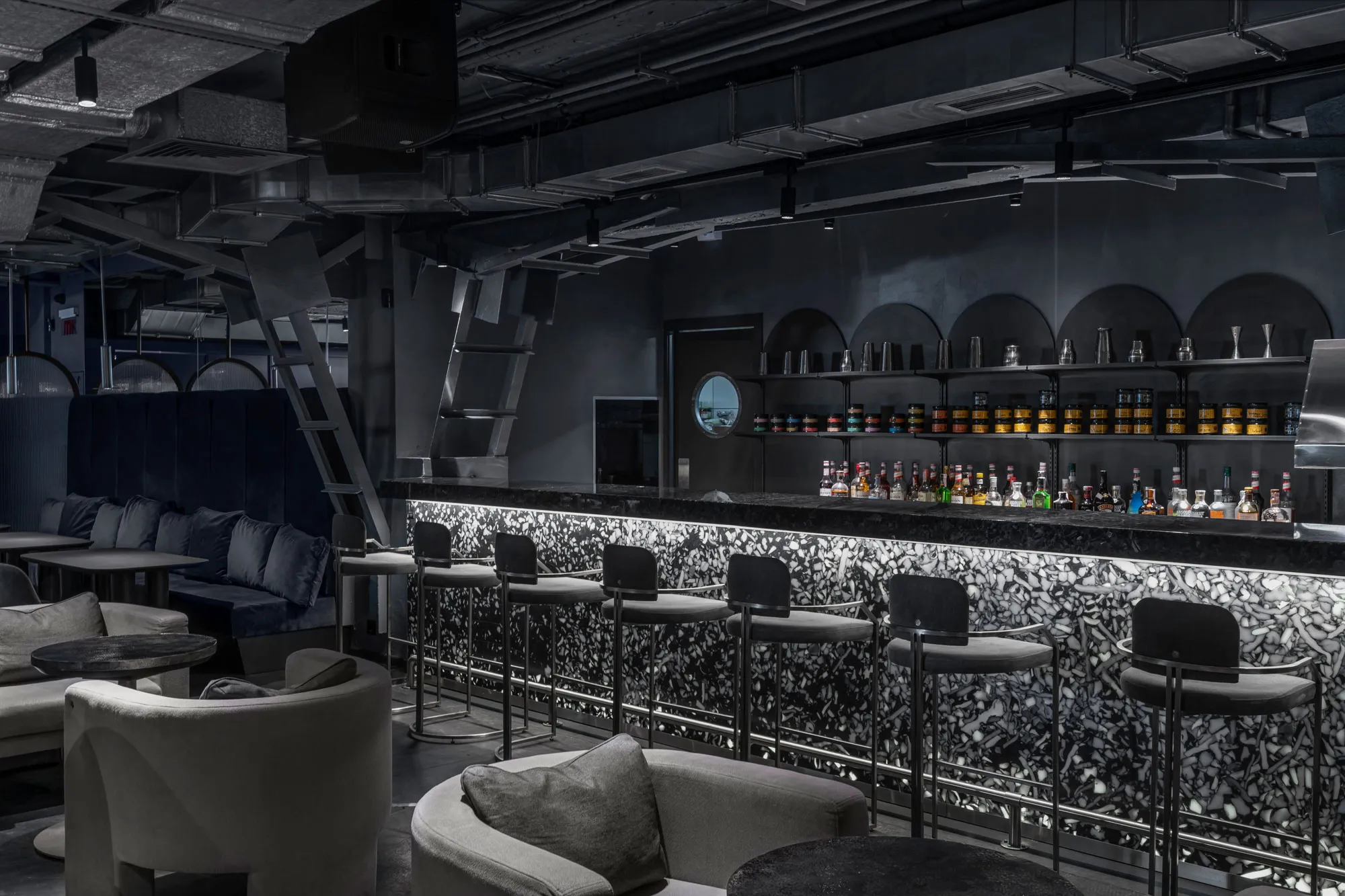 ZMIST bar