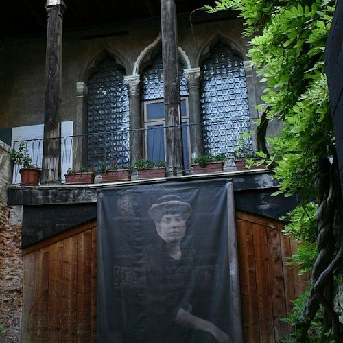 The entrance of Palazzo Fortuny