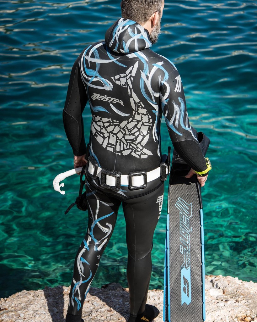 freediver meister with gear ready to swim