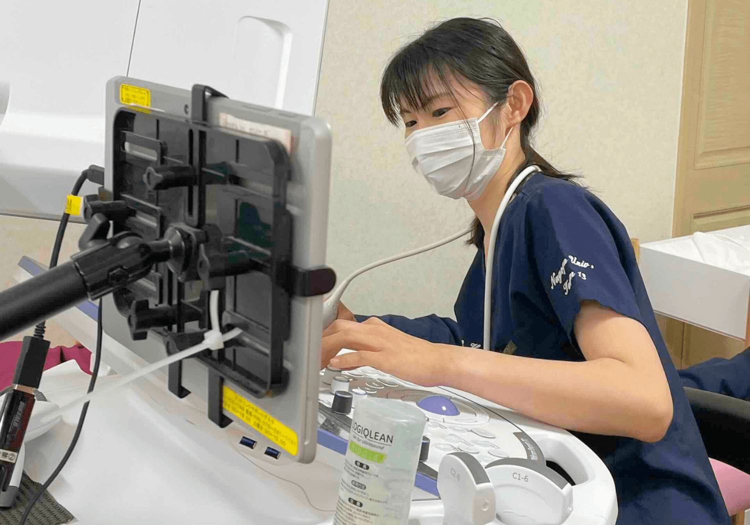 臨床中の産婦人科医・西野枝里菜先生