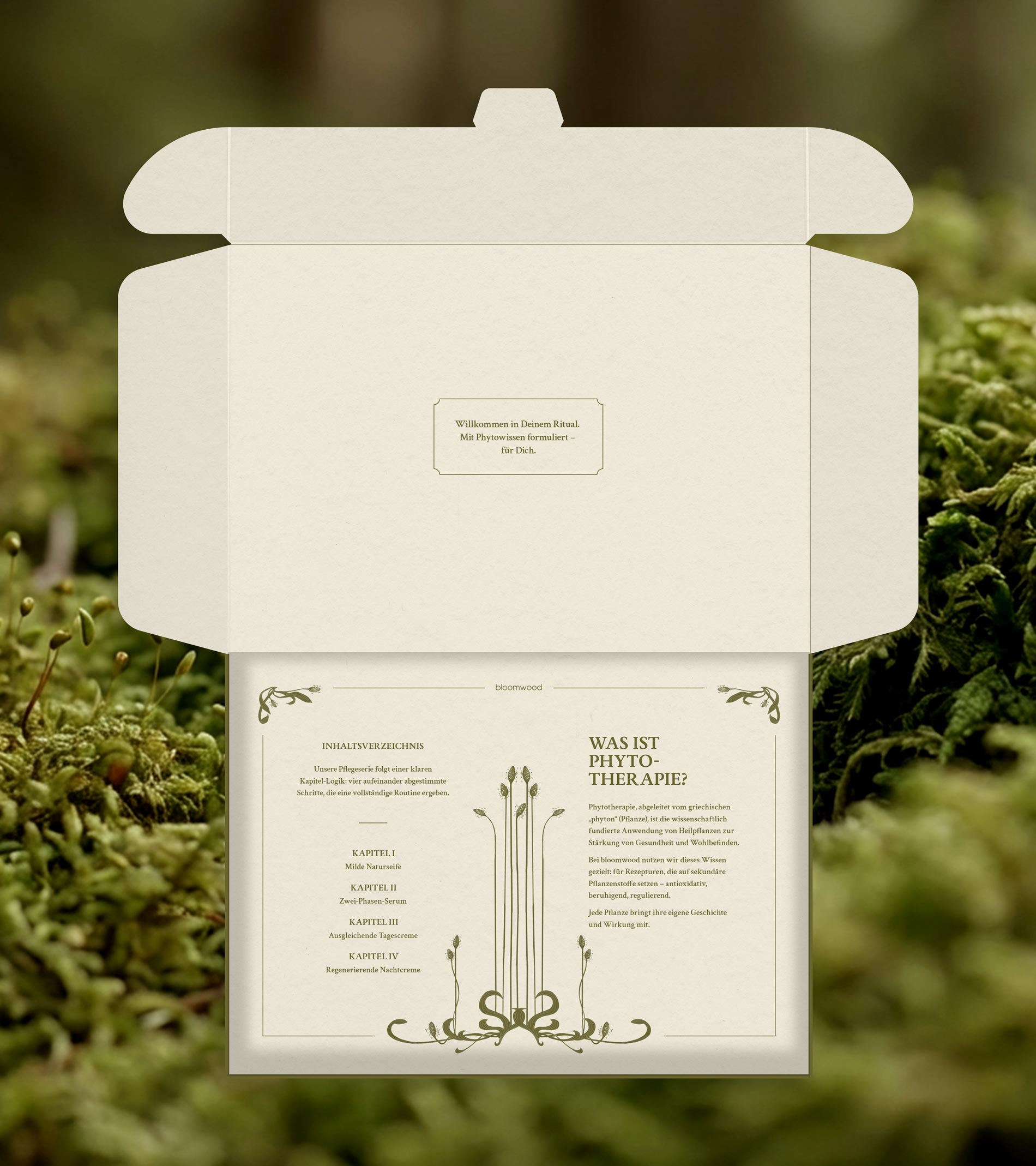 Das Gestaltungssystem ist so angelegt, dass es sich konsistent über Produkte und Formate hinweg weiterentwickeln lässt. Eine Geschenkbox überträgt die Buchlogik in ein neues Format: Sie öffnet sich wie ein Buch, der Einleger ist als Doppelseite aufgebaut und führt das Prinzip konsequent fort.