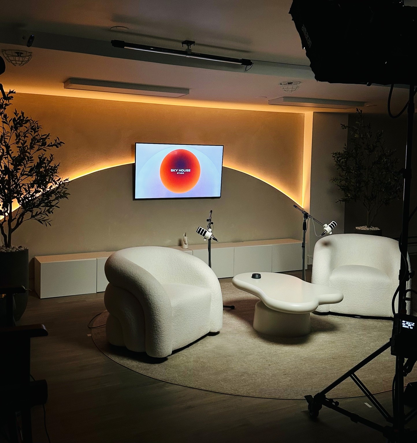 Amber accent lighting brings a different mood to the same studio.
