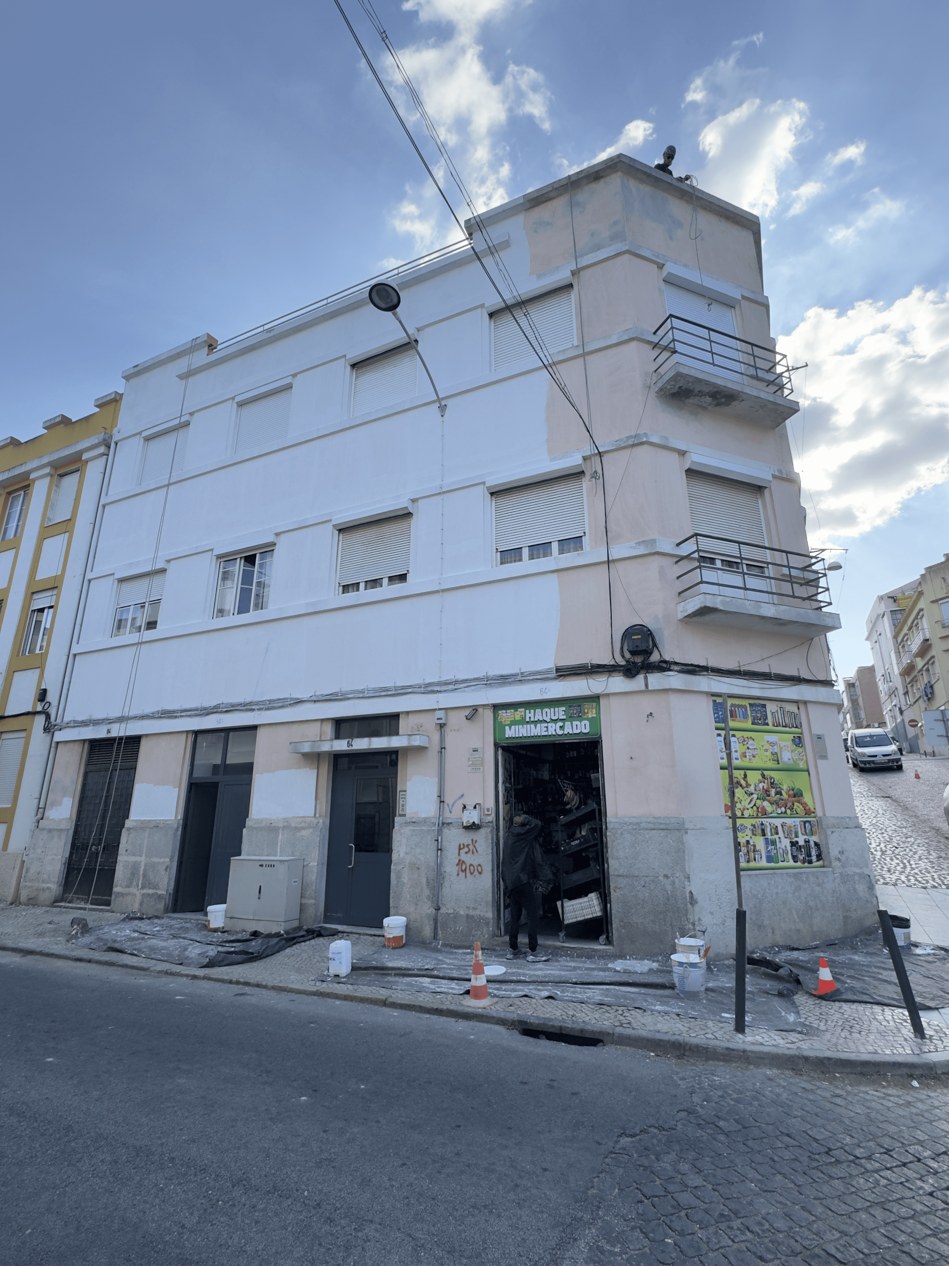Pintura de fachada de edifício em Ameixoeiras | Visual Up