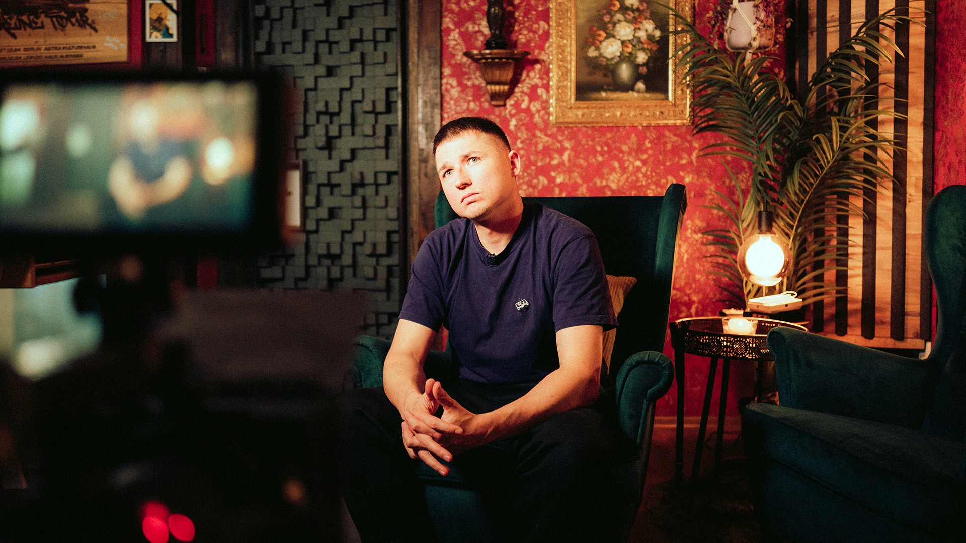 gebrüder brett im interview mit kamera 