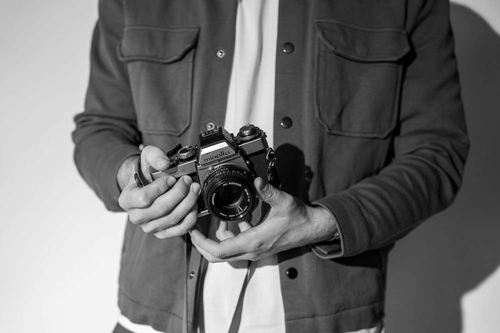 Person holding vintage camera; ideal for Filmproduction, Ads, Photography, Leon Glatzel.