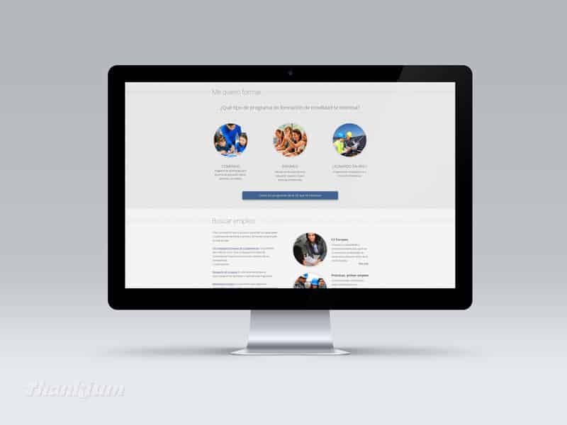 Pantalla de computadora mostrando la página web de Antena3 de servicios de formación y búsqueda de empleo.