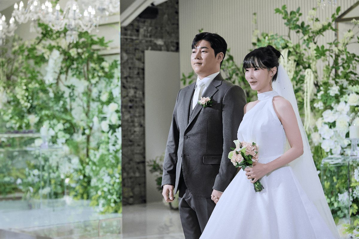 세인트메리엘 본식스냅 촬영 후기 | 디어데이스냅이 담아낸 강남역 초역세권 어두운 웨딩홀의 감성