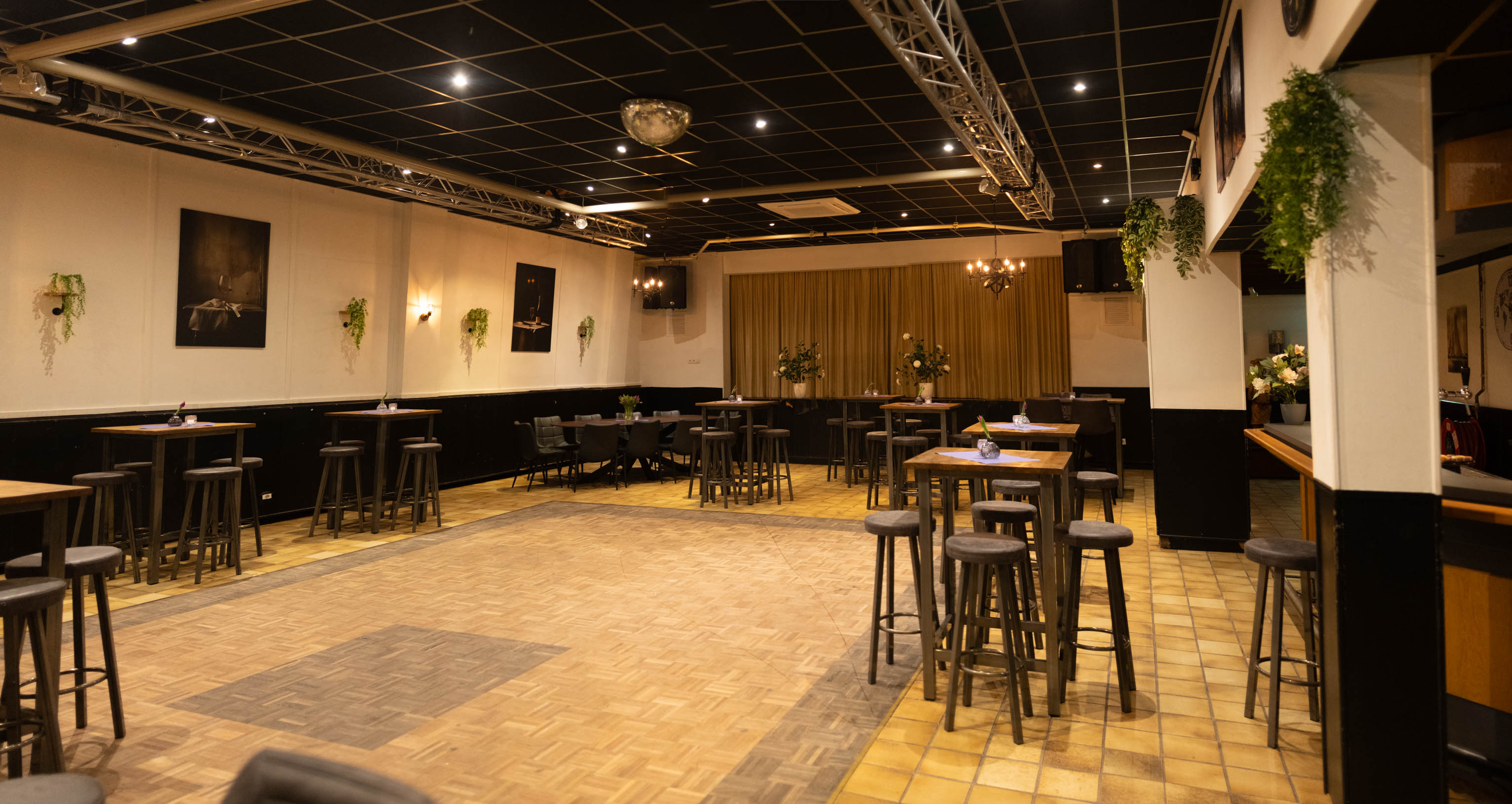 Café-zaal D'n Bakker Hoogeloon