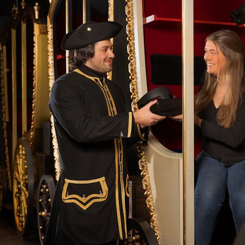 Aikamatkakumppanimme auttavat teitä aina mielellään teknisten laitteiden kanssa