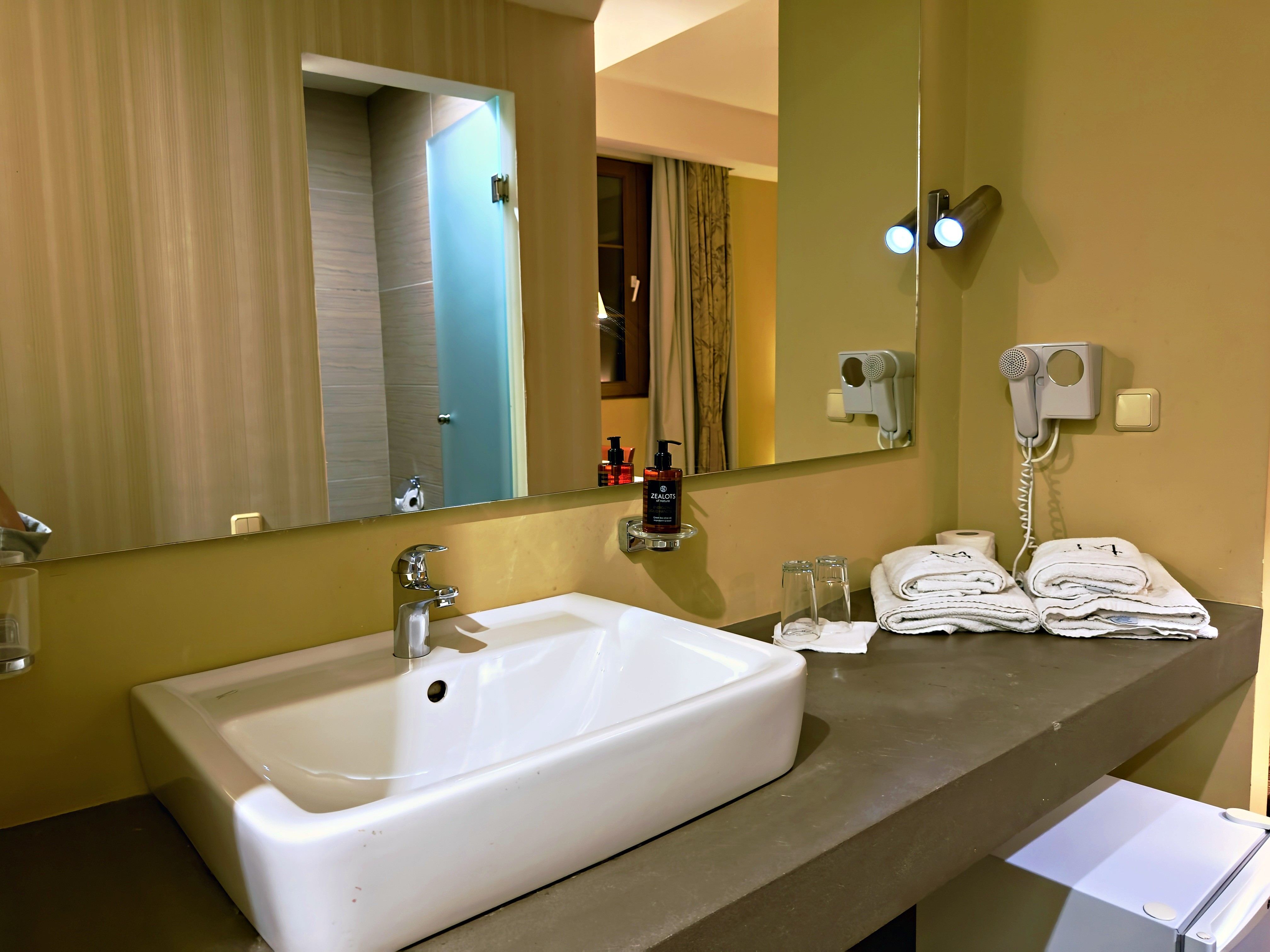 Room gallery image 3