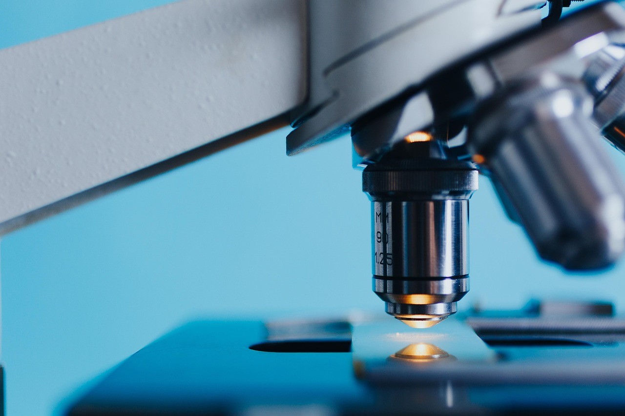 Scientist in laboratorium
