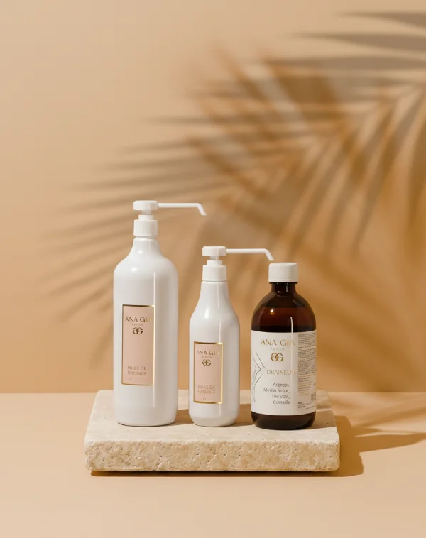 Trois bouteilles de produits ana gia paris sur une étagère en pierre.