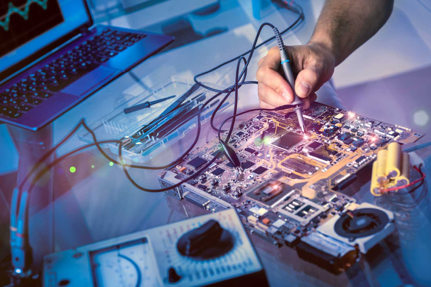 Manutenção de hardware com análise de placa eletrônica usando equipamentos de diagnóstico - FindUP - Suporte de TI remoto ou presencial