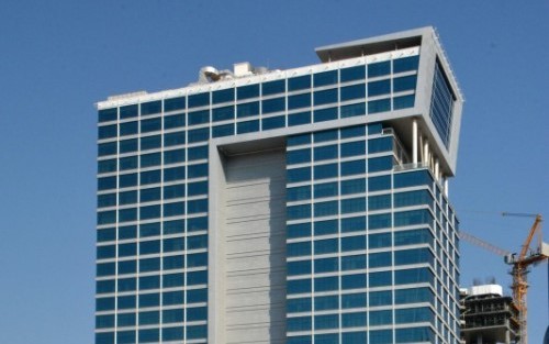 Scenic view of Clover Bay Tower and surrounding Business Bay park, ideal for professional work-life balance.