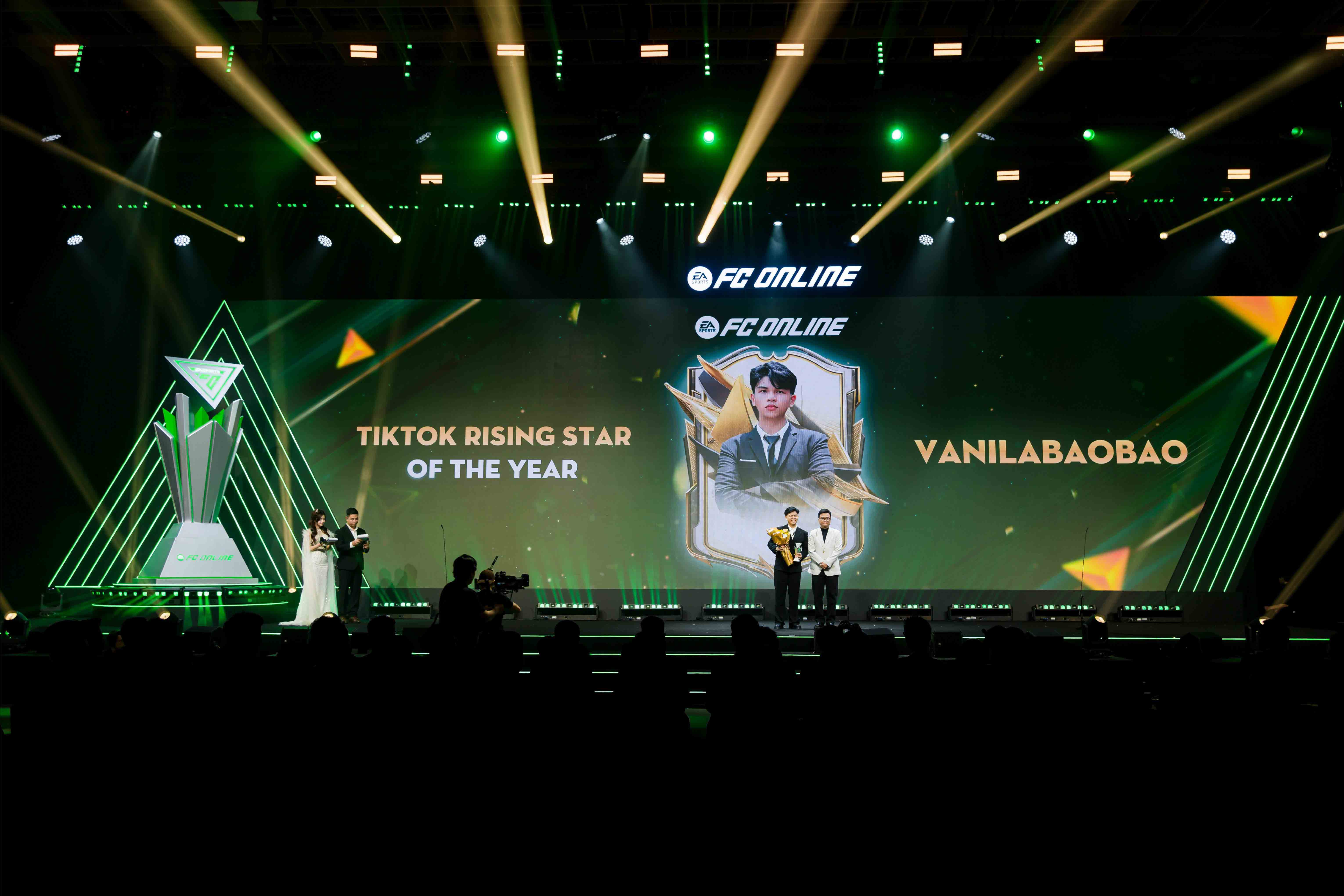 Sinh viên Truyền thông Đa phương tiện Văn Lang tỏa sáng trong lĩnh vực sáng tạo nội dung về esport-b.jpg