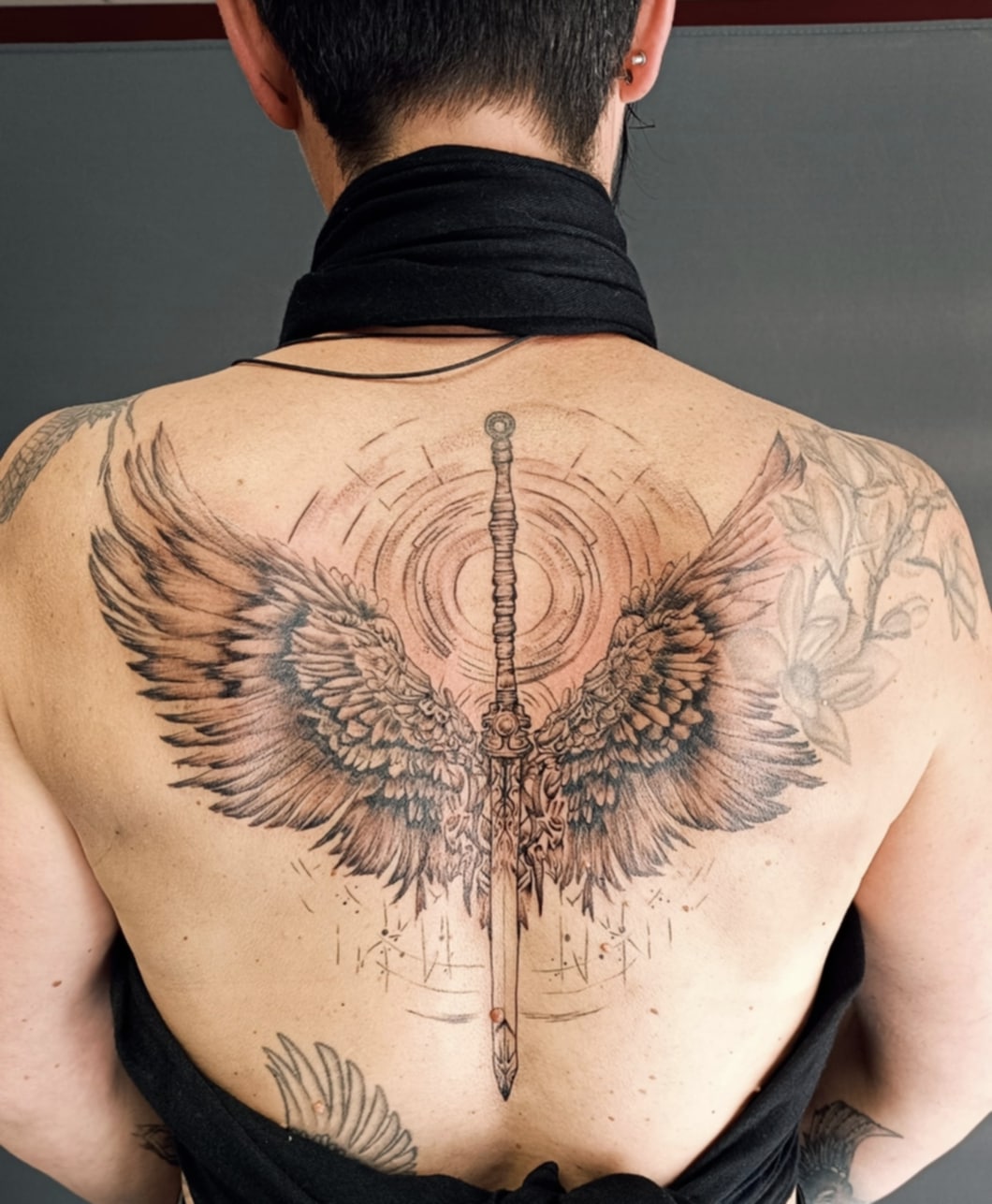 tatouage ailes dos homme