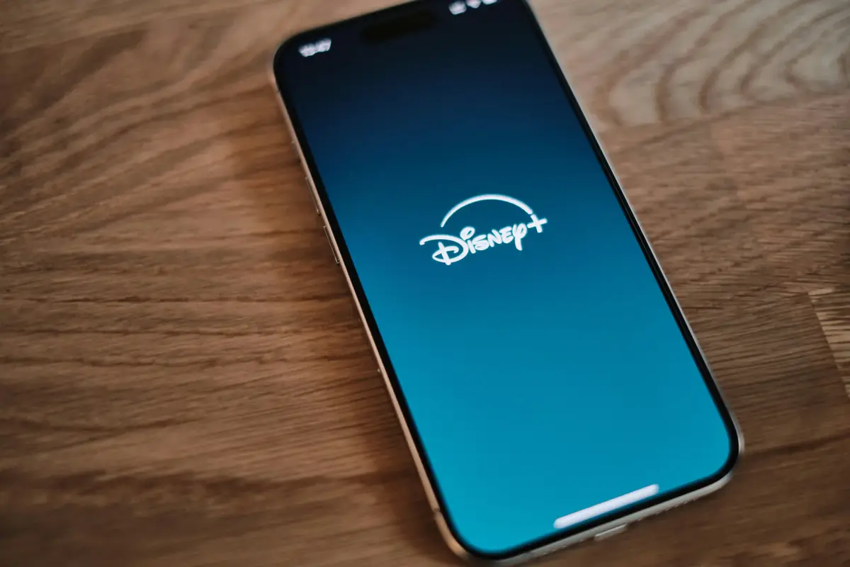 Das Disney Plus-Symbol auf einem Smartphone