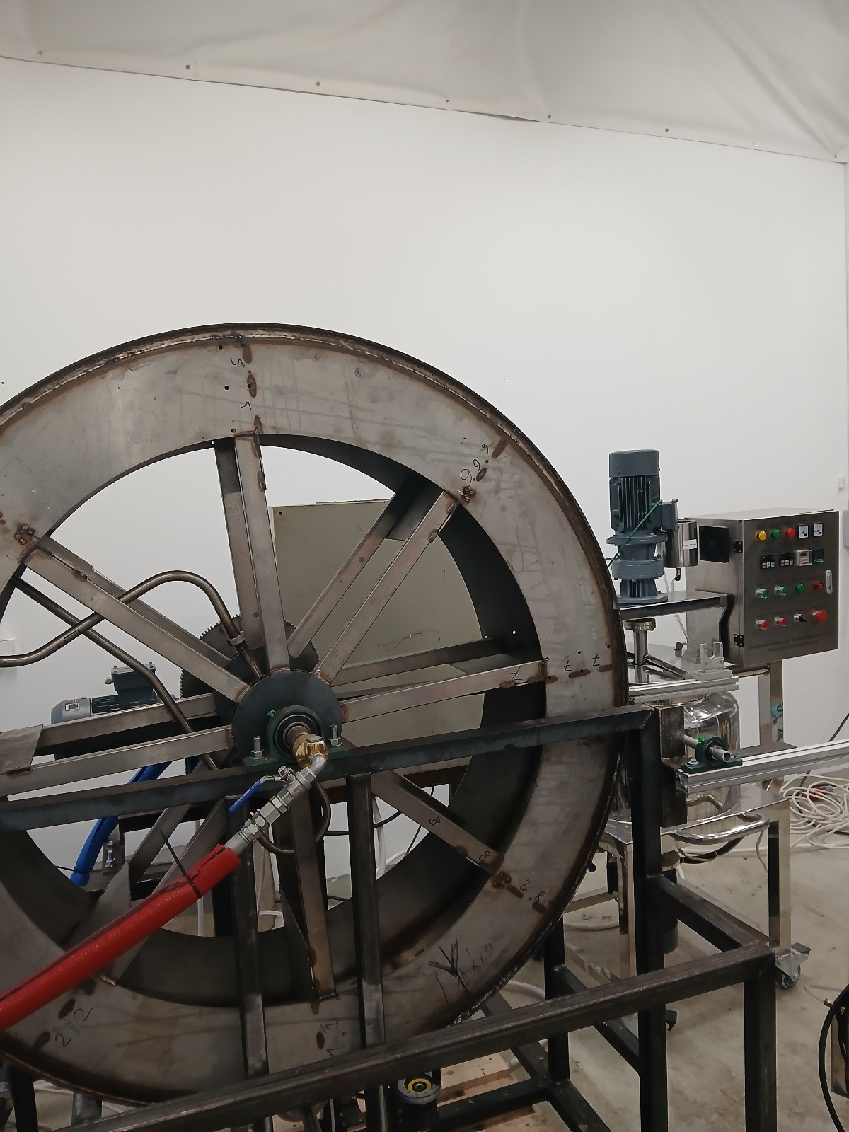 Concetrated triathlete grayscale