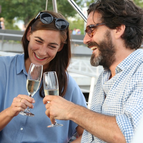 在海上欢呼喝彩吧！