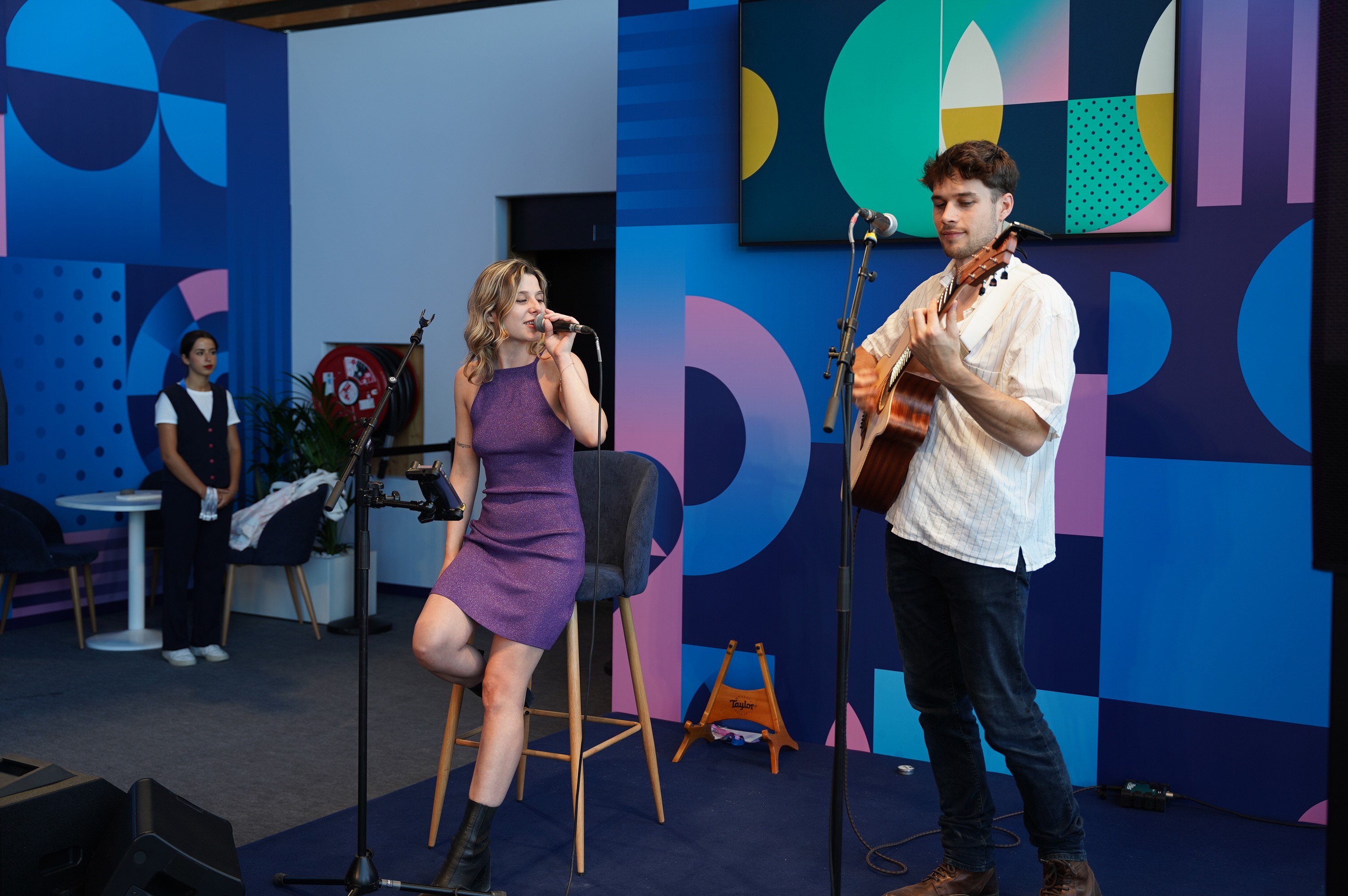 Montcoeur jouant lors d’un évènement privé dans un hôtel à Aix-en-Provence.