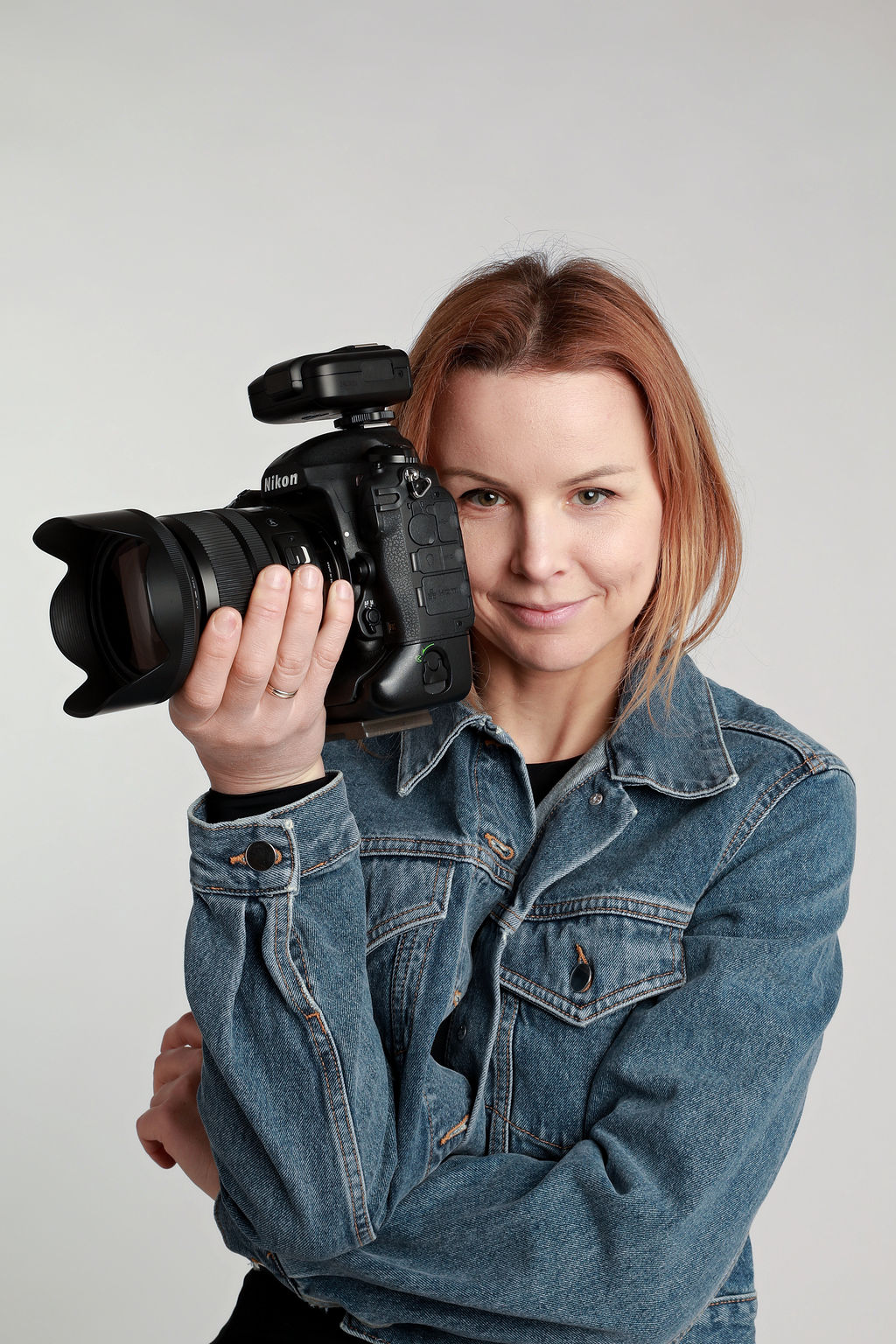 Amelia photographing