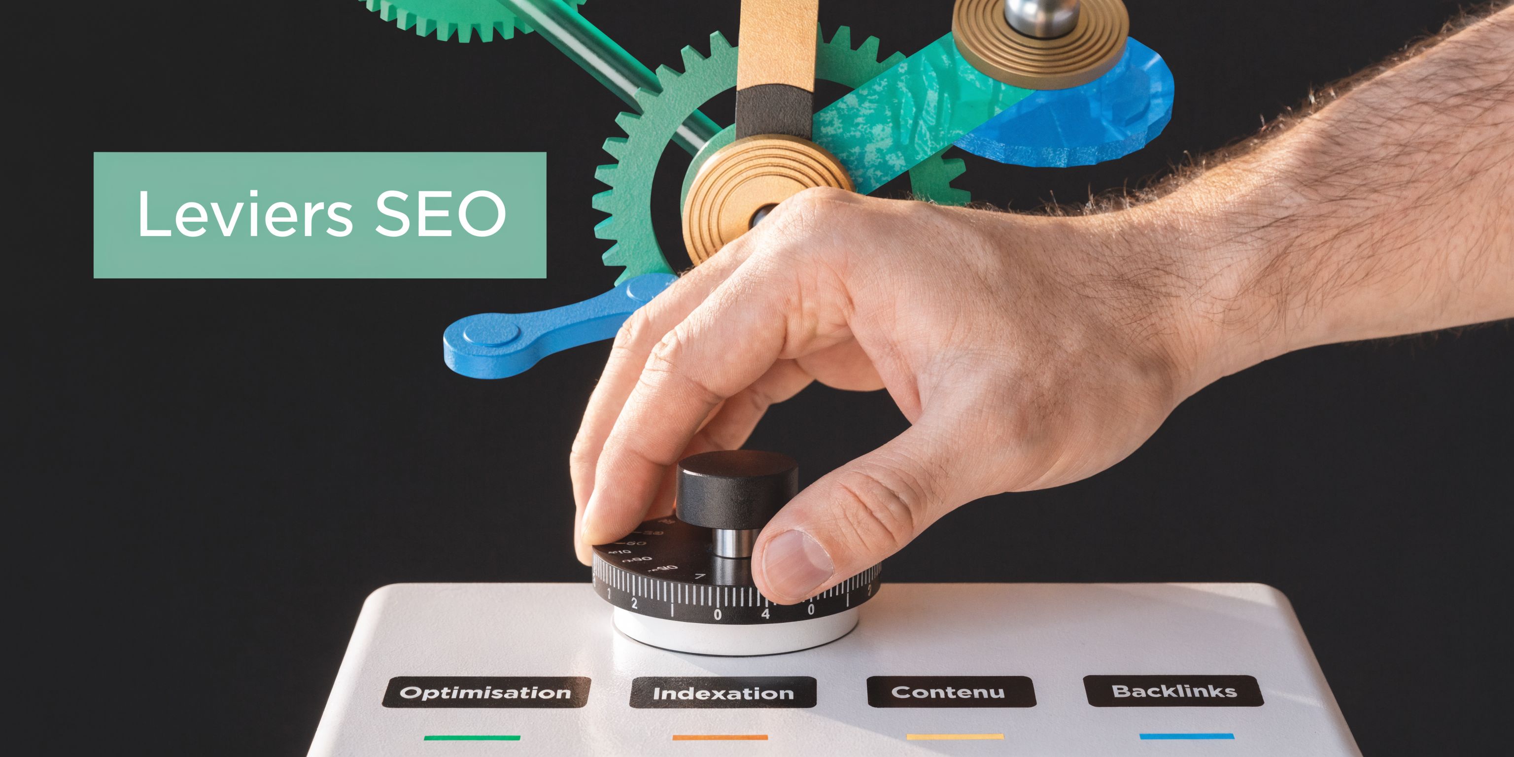 Une main ajuste un bouton de contrôle pour optimiser les quatre piliers fondamentaux de la stratégie SEO.