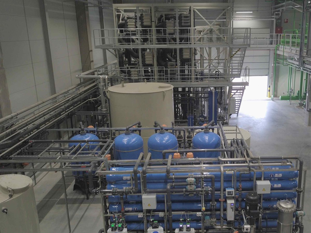 Reverse osmosis vessels and LTDis evaporator in the Apollo Tyres zero liquid discharge plant, Gyöngyöshalász, Hungary
