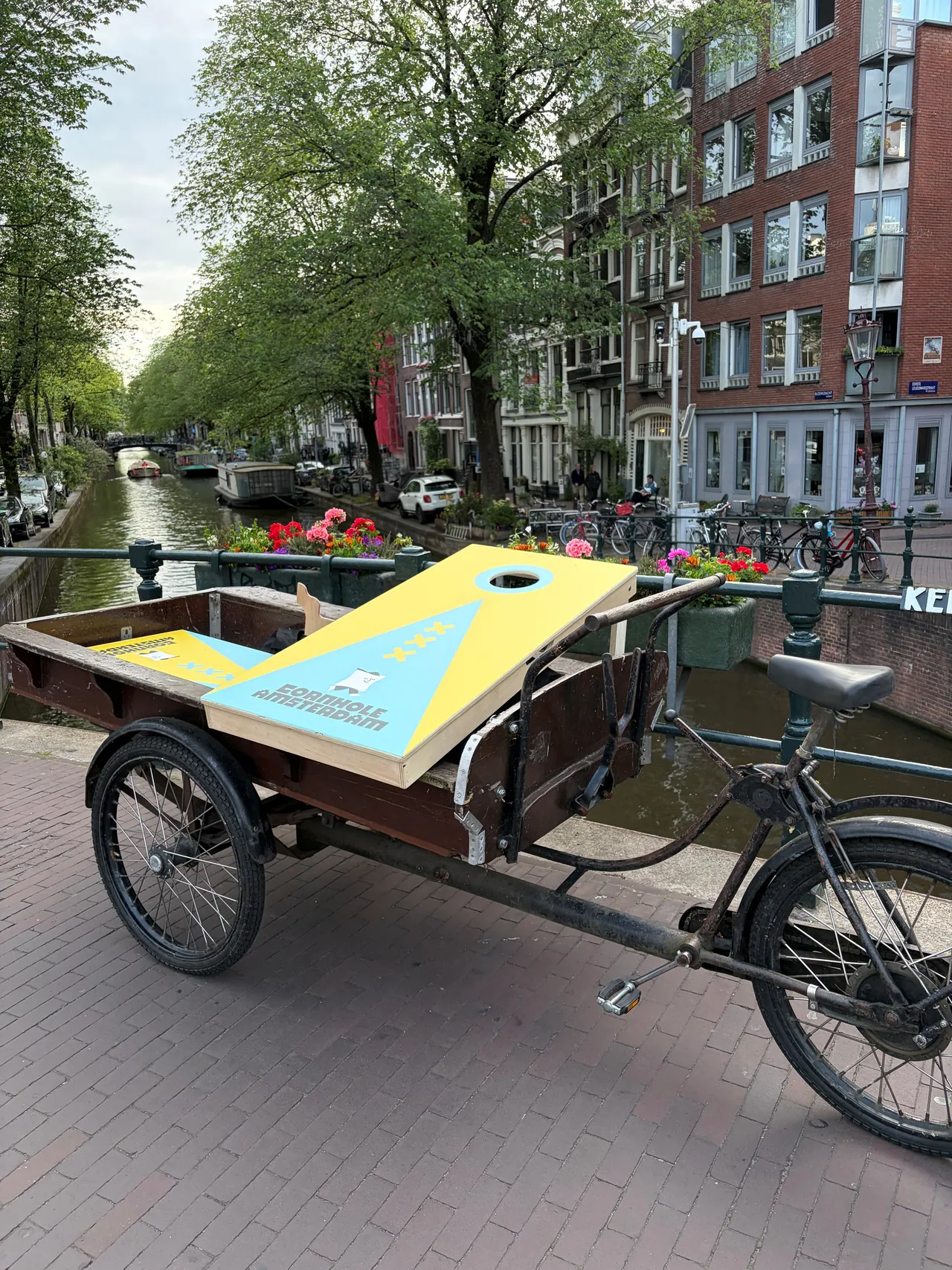 High-quality wooden cornhole board stands — ACL compliant rental sets Amsterdam