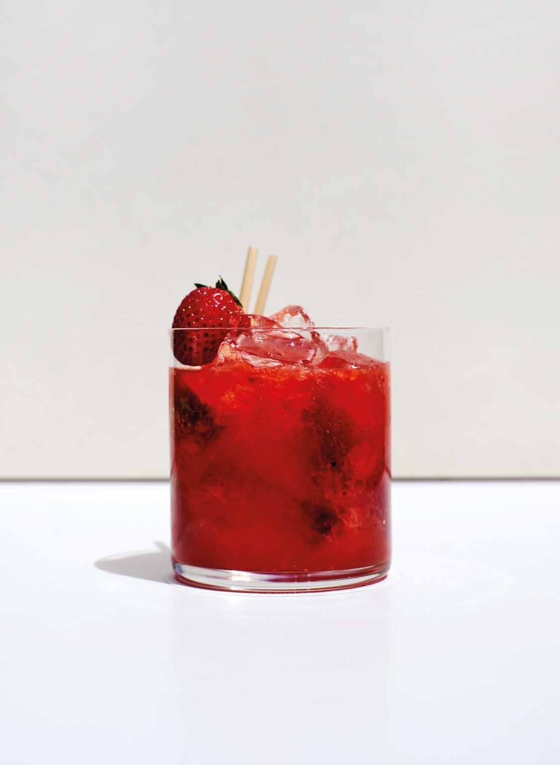 Fruchtiger Cocktail mit Erdbeeren im Schöllmanns in Offenburg