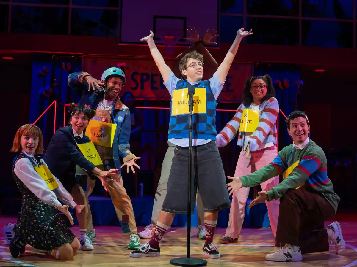 《第25届普特南县拼字大赛》剧照，这是一部在纽约上演的音乐喜剧