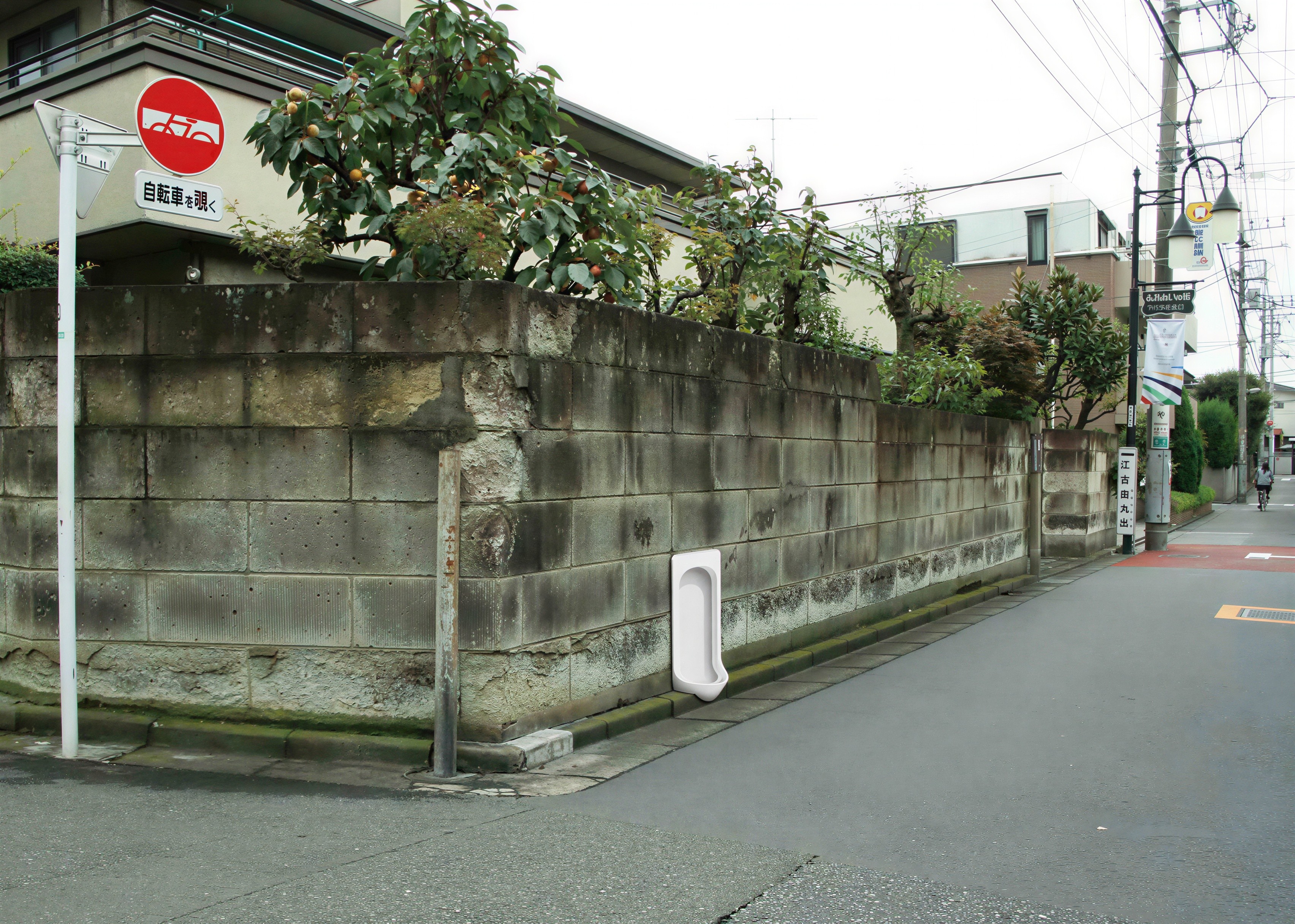 Lady Gaga playing piano