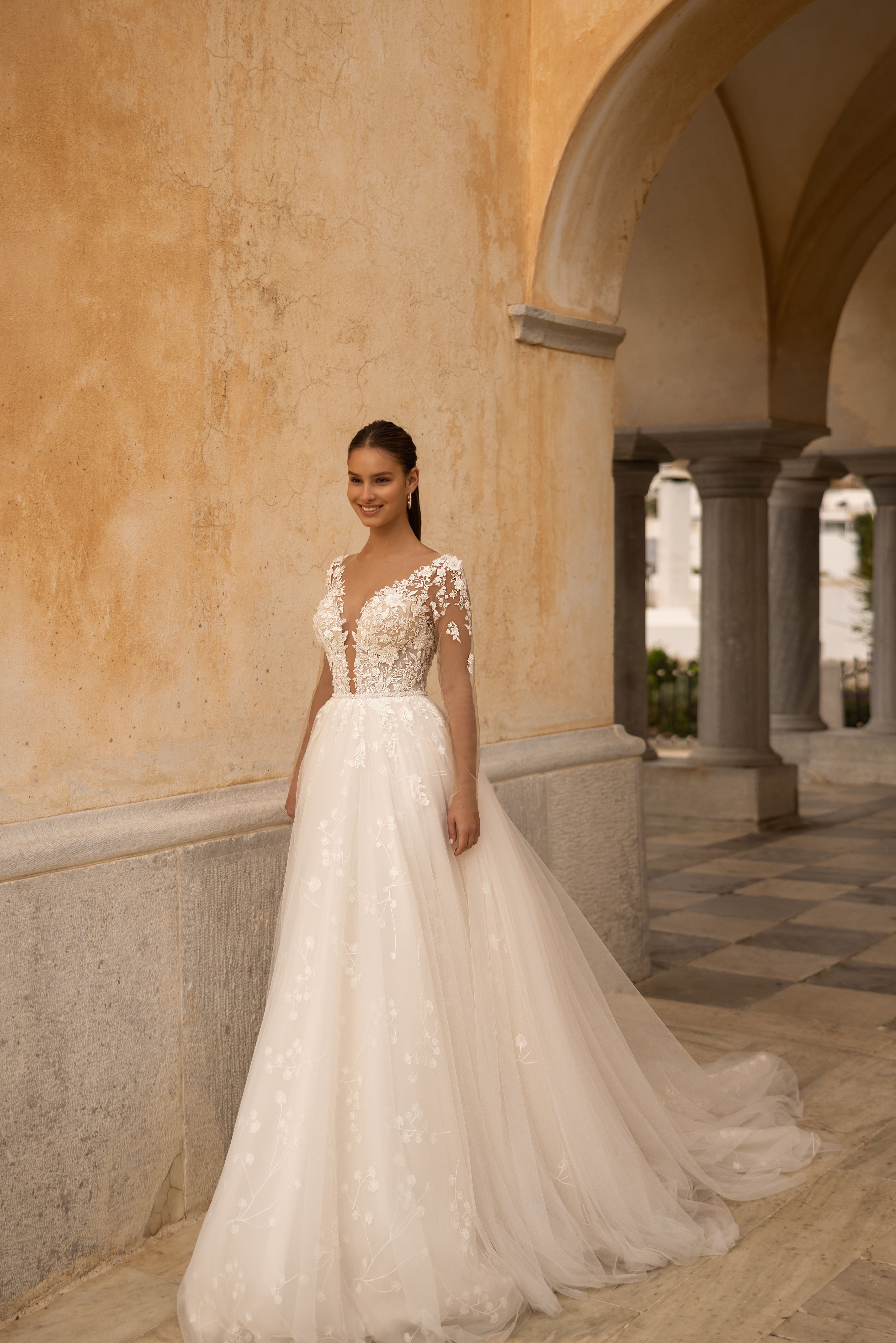 Elegantes Spitzenbrautkleid