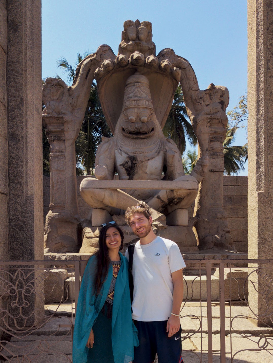 Pit and Gabriela in front of the statue of Lakshmi in Hampi