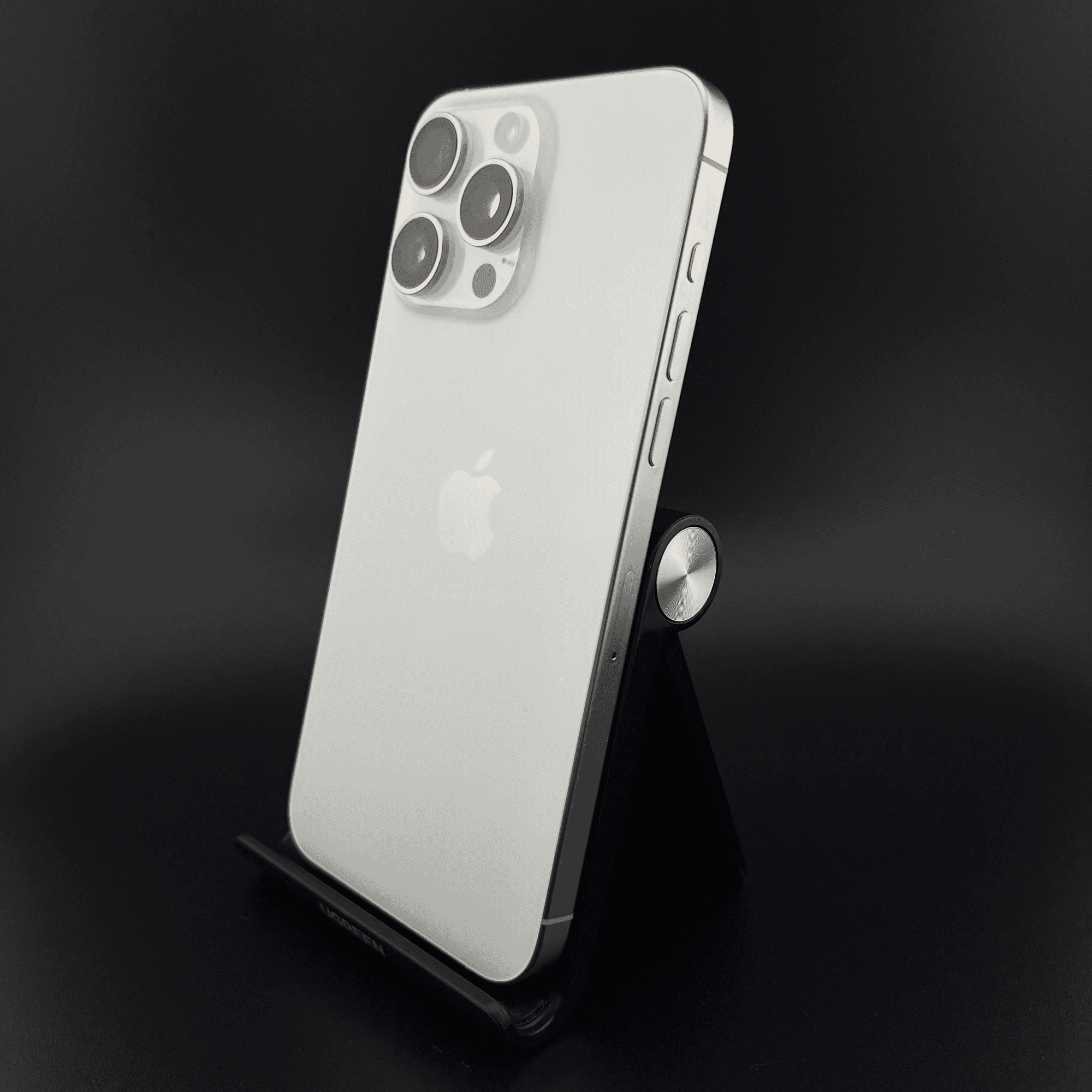 Vue arrière du iPhone 15 Pro Max usagé certifié