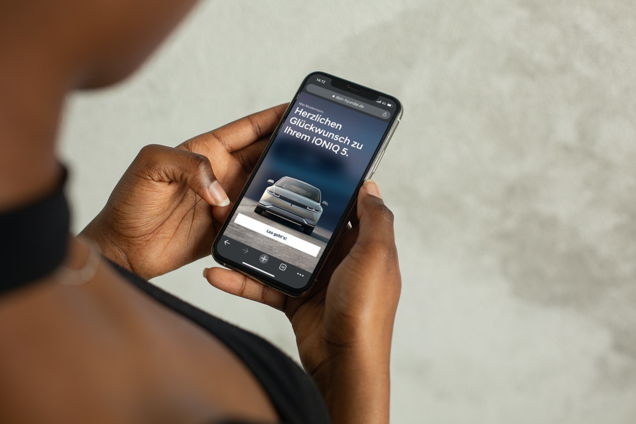Mobile Willkommensstrecke zum IONIQ 5 – digitale Kundenansprache mit persönlicher Übergabe via Smartphone.