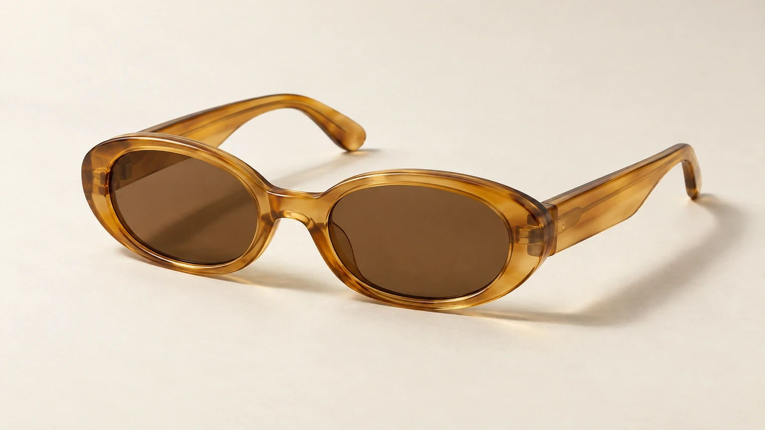 Glamoor eyewear campaign photo